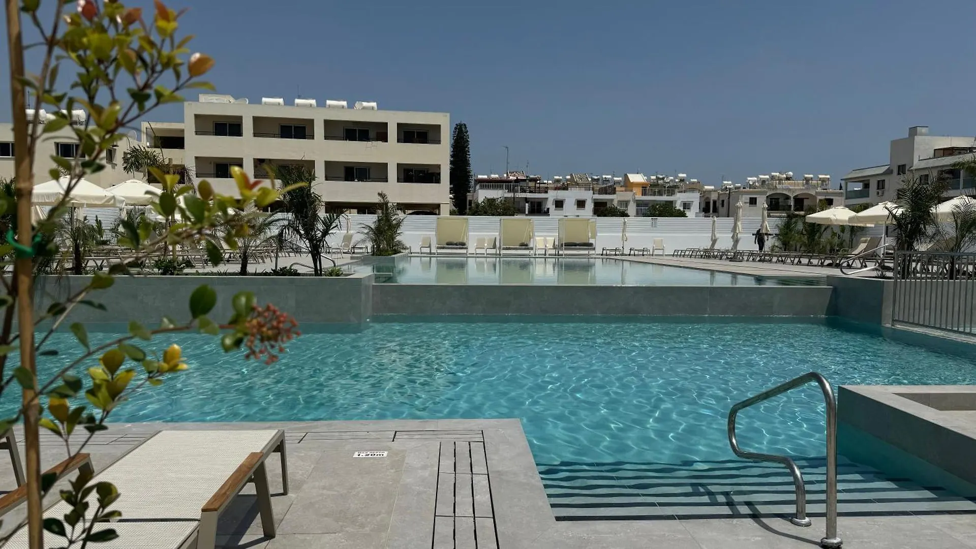 לינה וארוחת בוקר איה נאפה Abacus Suites
